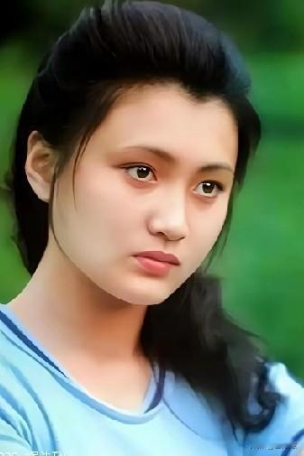 怪不得林芳兵饰演的杨贵妃能成为经典。1990年《唐明皇》选角时，林芳兵灵气四溢，