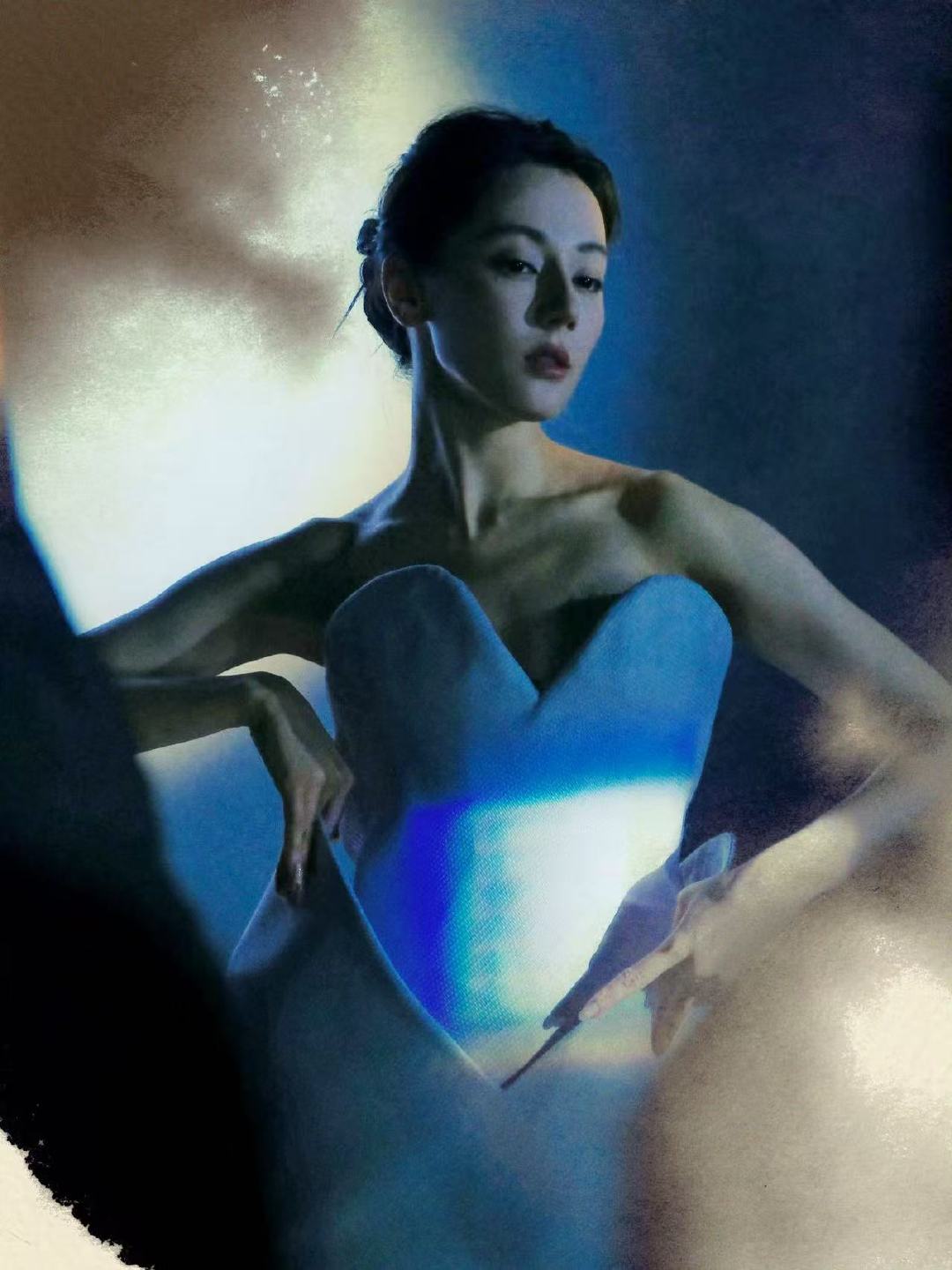 迪丽热巴VOGUE花絮迪丽热巴VOGUE金九花絮图特别美 ​ ​​​