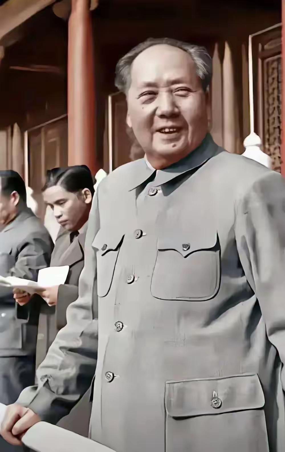 停下脚步，缅怀伟人，这份敬意你我共守！
在这个忙碌的时代，不妨让我们暂时放慢脚步