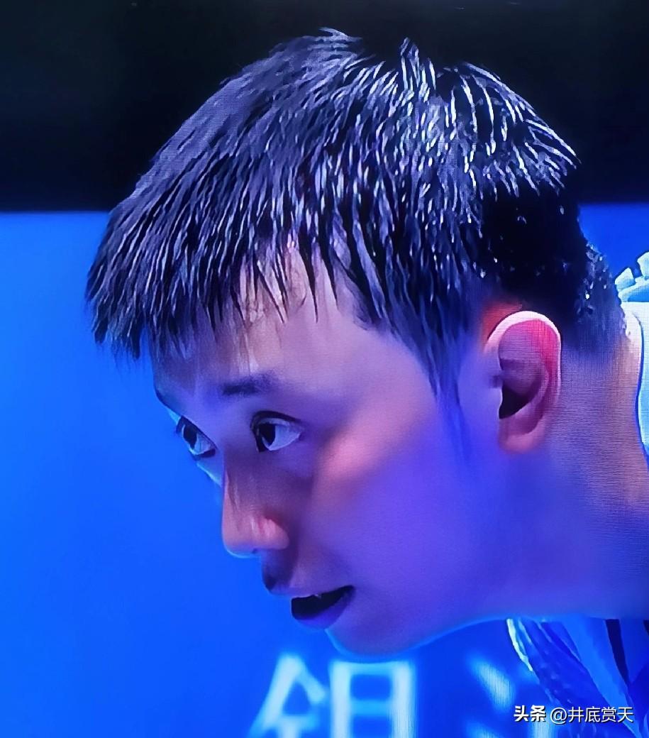 陈垣宇眼瞪的贾旭明似的，今天首轮打的就很有喜剧效果。前两局，都是先挖个大坑，然后