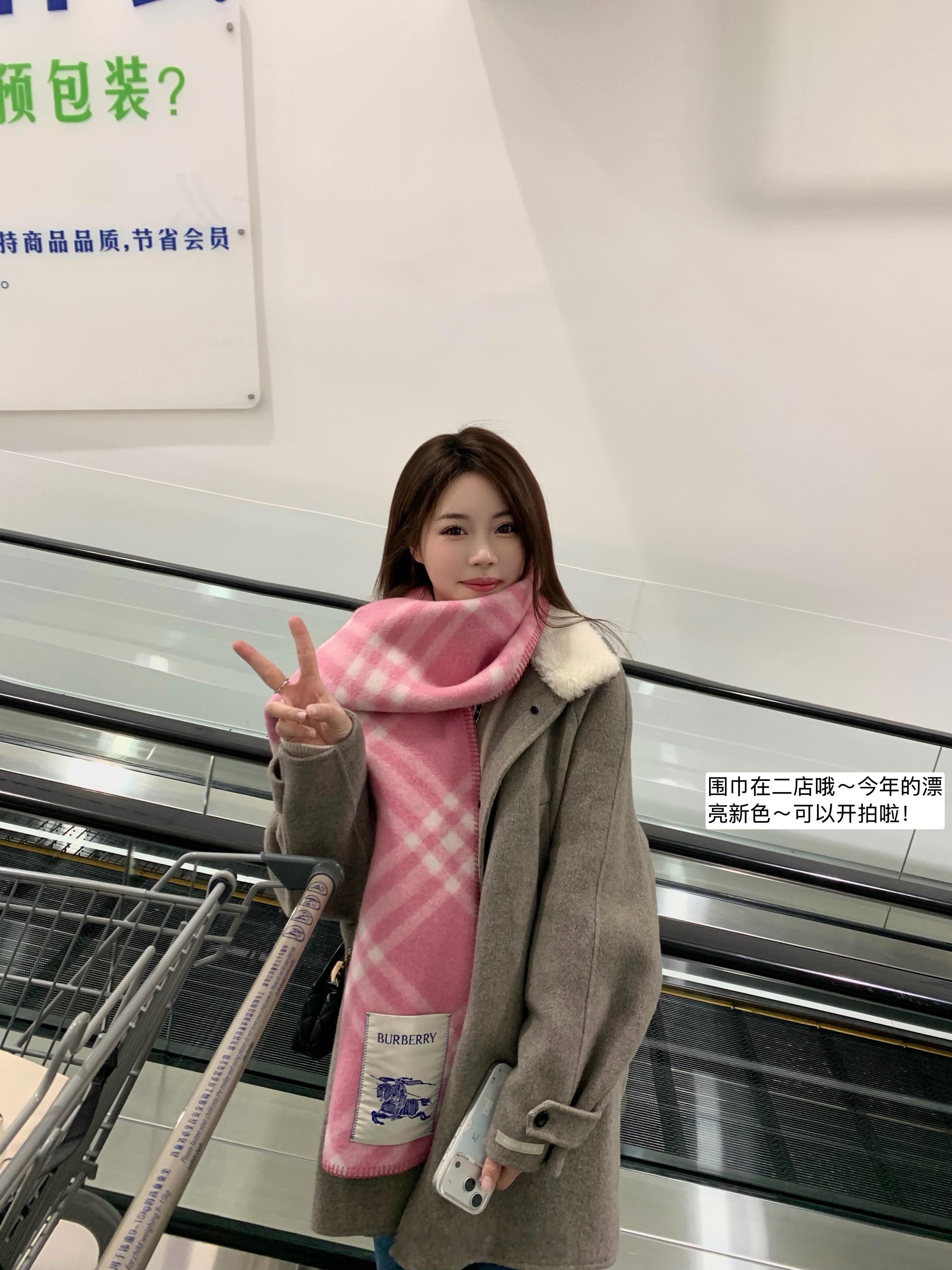 漂亮逛超市咯～闺蜜 大衣的搭配裤子也好看