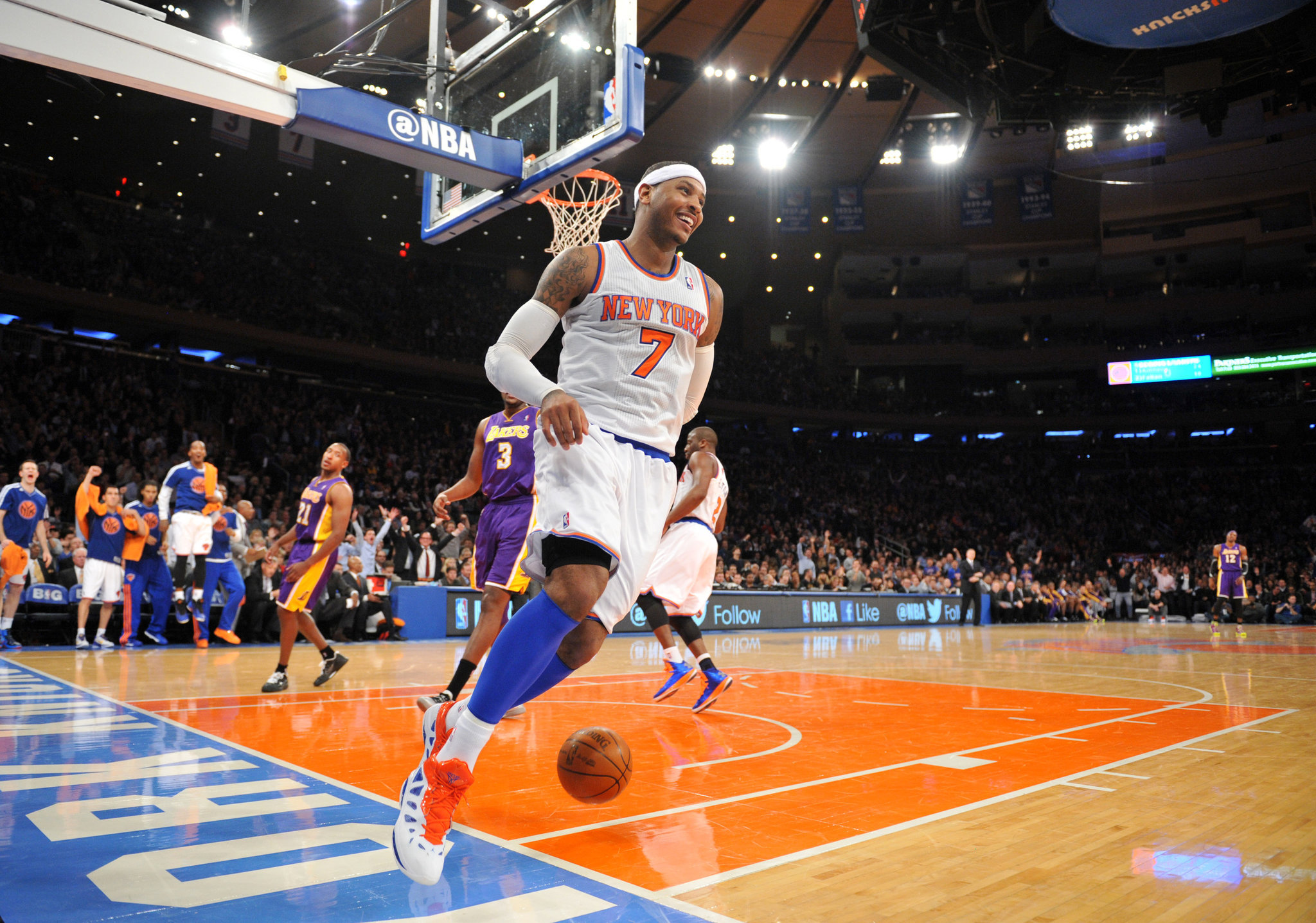 CARMELO ANTHONY  扣完篮喜滋滋卡梅隆安东尼