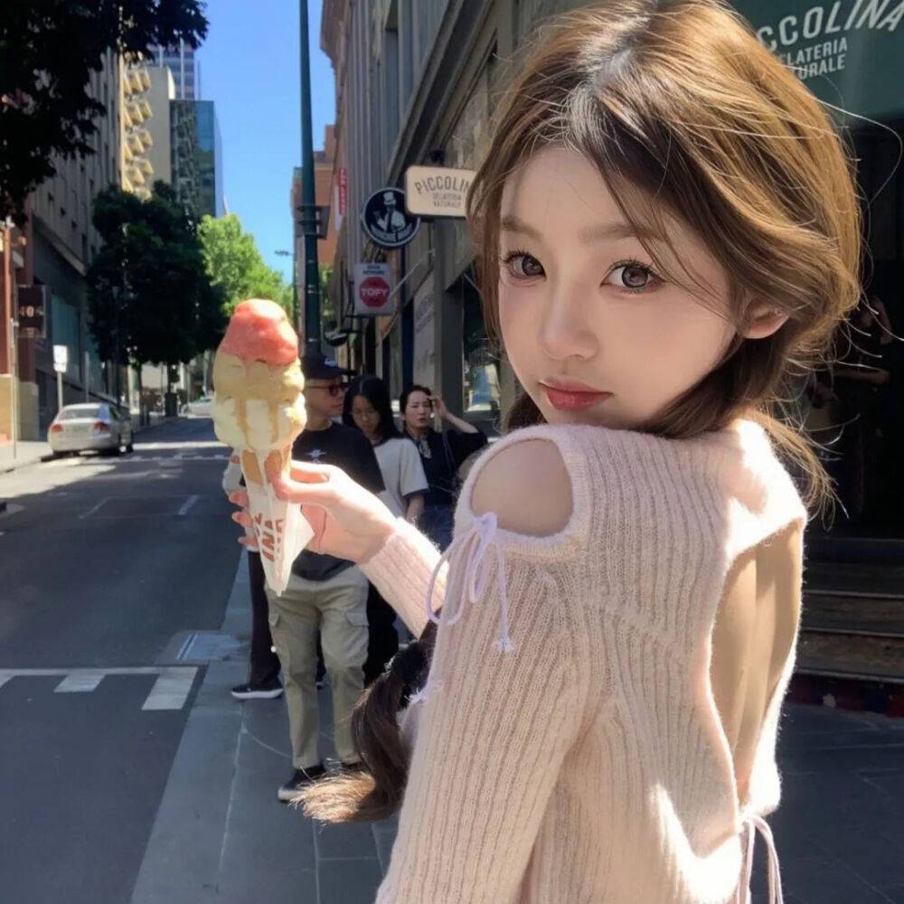 旧人不知我近况，新人不知我过往。旧人无需知近况，新人无需念过往。近况不该旧人知，