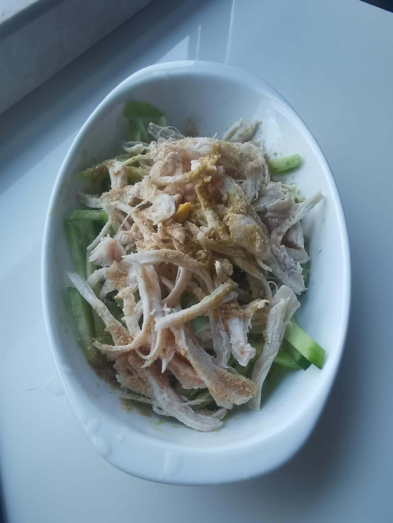 星期五 早餐菜单

黄瓜丝拌鸡胸肉丝、白煮蛋、牛奶咖啡、半片吐司抹罗勒酱

【今