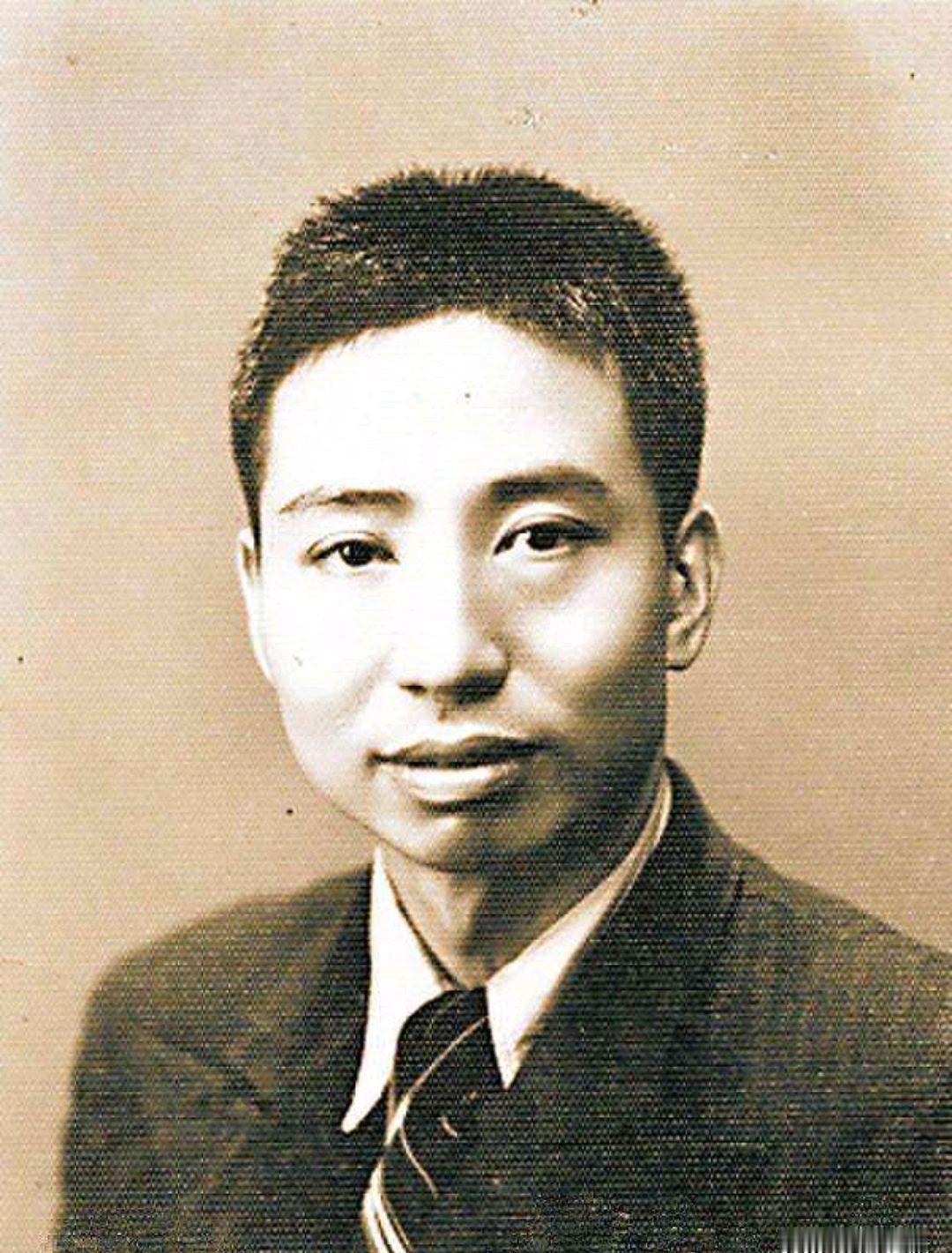 1946年，周总理去看望鲁迅的夫人许广平。走过一处巷子时，碰见了吴克坚的儿子。他