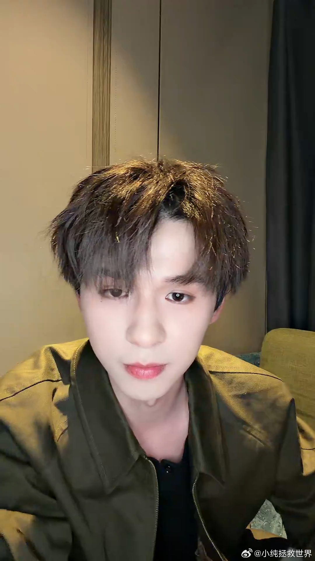 何浩楠直播 谁还没被何浩楠直播圈粉，帅之萌之，北京音乐节冲 