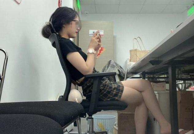 “白嫖成功！”陕西西安，一24岁女子入职某公司，工资15000，可上班不到1年就