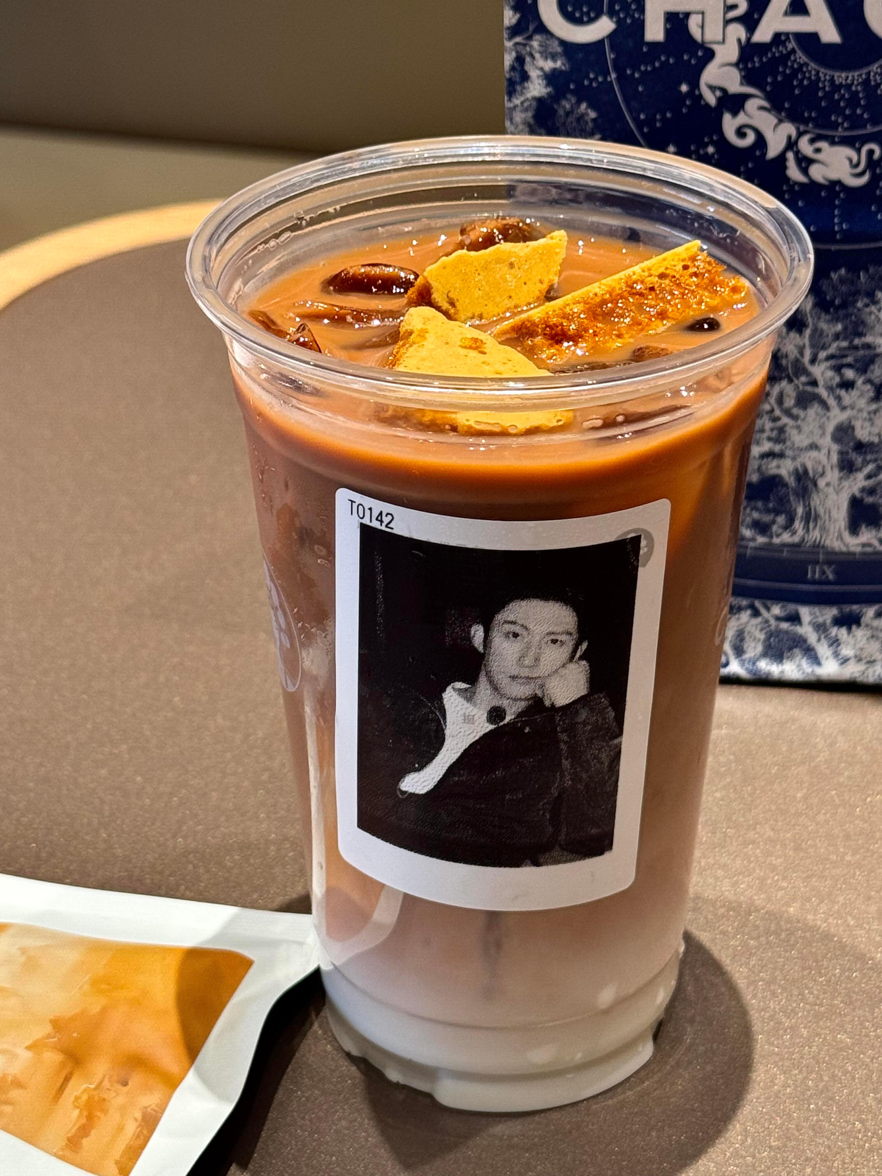 在📕看到好多人在自定义的黄景瑜🧋杯贴（黄景瑜跟这个品牌无合作，纯粹是奶茶店可