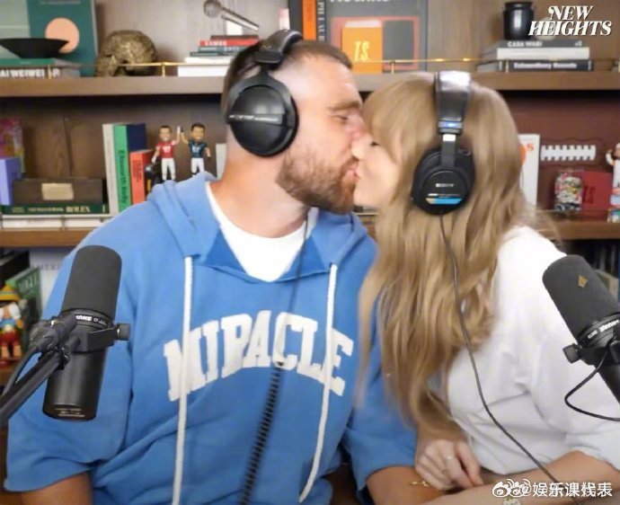 Travis和霉霉录完播客求的婚Travis求婚霉霉的地点 据外媒，Travis