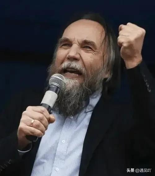 俄罗斯那个“国师”杜金又来教咱们做事了。

他说要是咱们眼睁睁看委内瑞拉和伊朗被