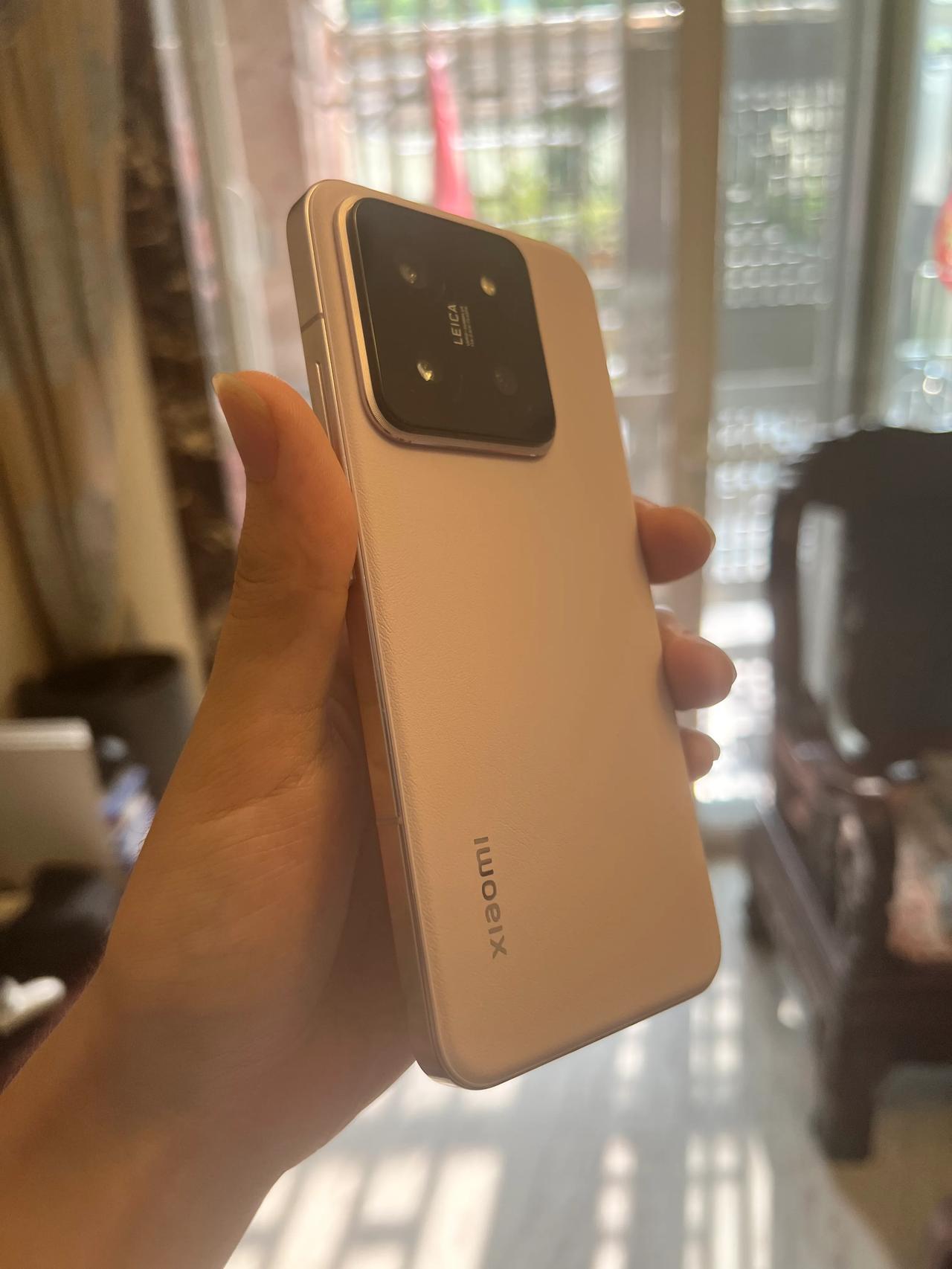 真TMD绝了
估计连雷总都没预料到
4000起步价的手机现在居然供不应求，大多平