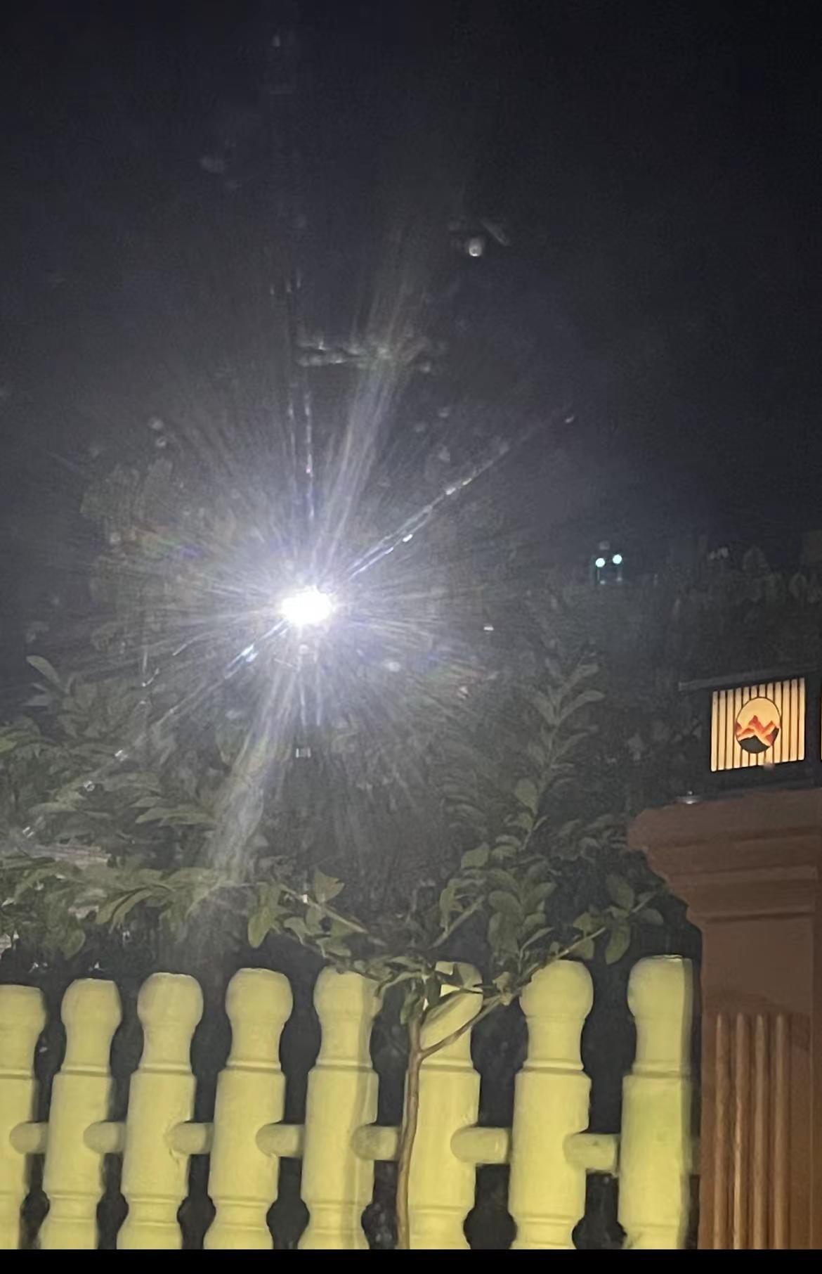 出门没人问  回家没人等  到底是自由还是孤独