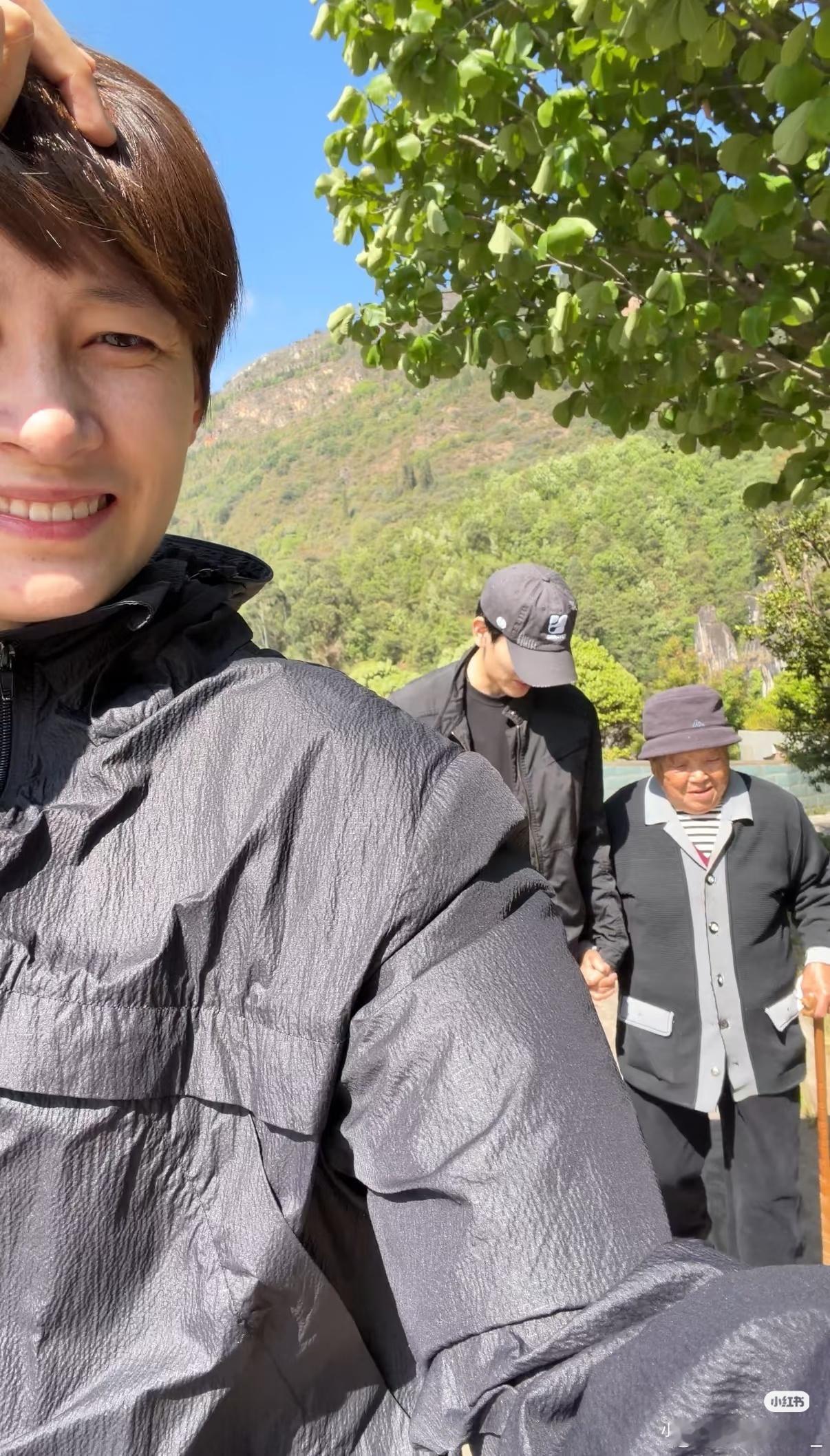 杨力维杨力维杨舒予 20260408有爱的姐妹俩图一源于:xhs 孜玟 