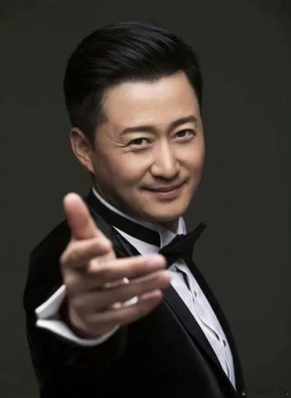 内娱综艺含京量过高打开综艺满屏都是吴京梗，人不在场梗却疯狂刷存在感～ 不管是吐槽