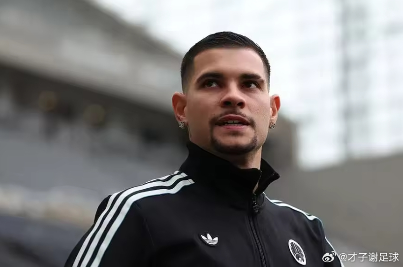 记者Ben Jacobs在The United Stand直播中透露，曼联对吉马