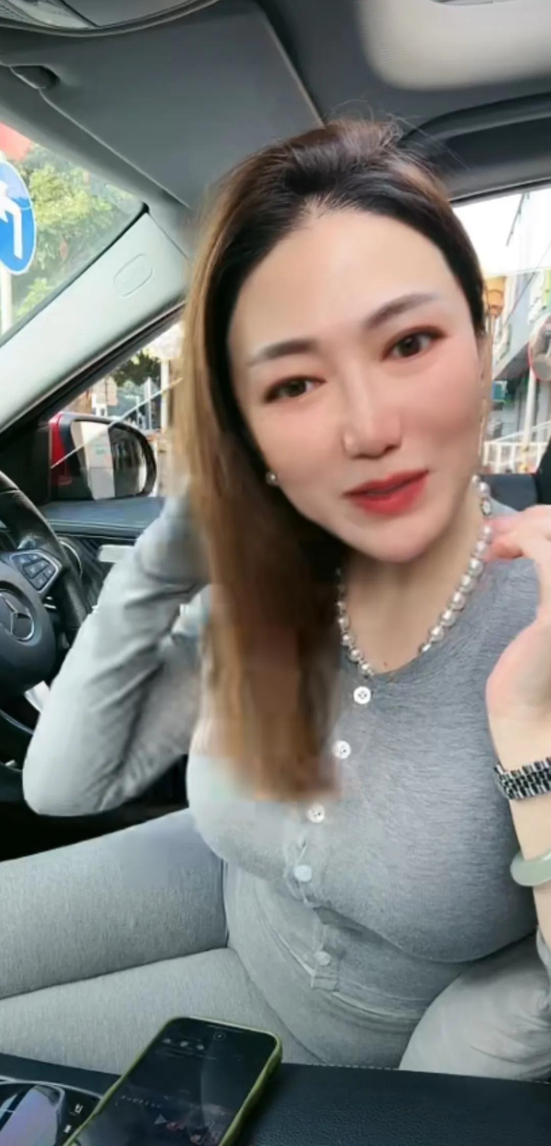 轻松一刻，车里的美好时光😊
