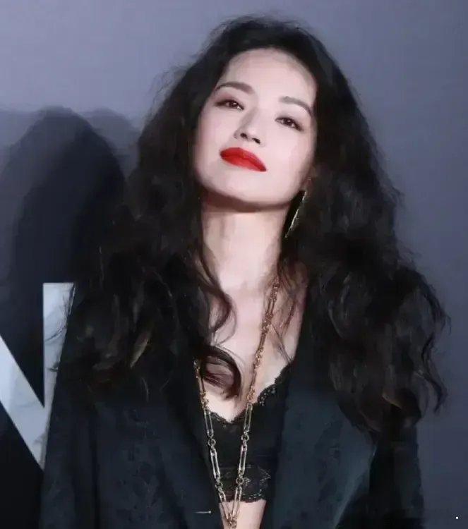 一次，记者打趣黎明:
