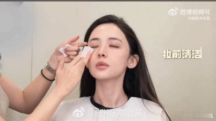 娜扎体验韩国化妆室娜扎底子太绝，素颜状态在线，不同风格都能轻松驾驭! 
