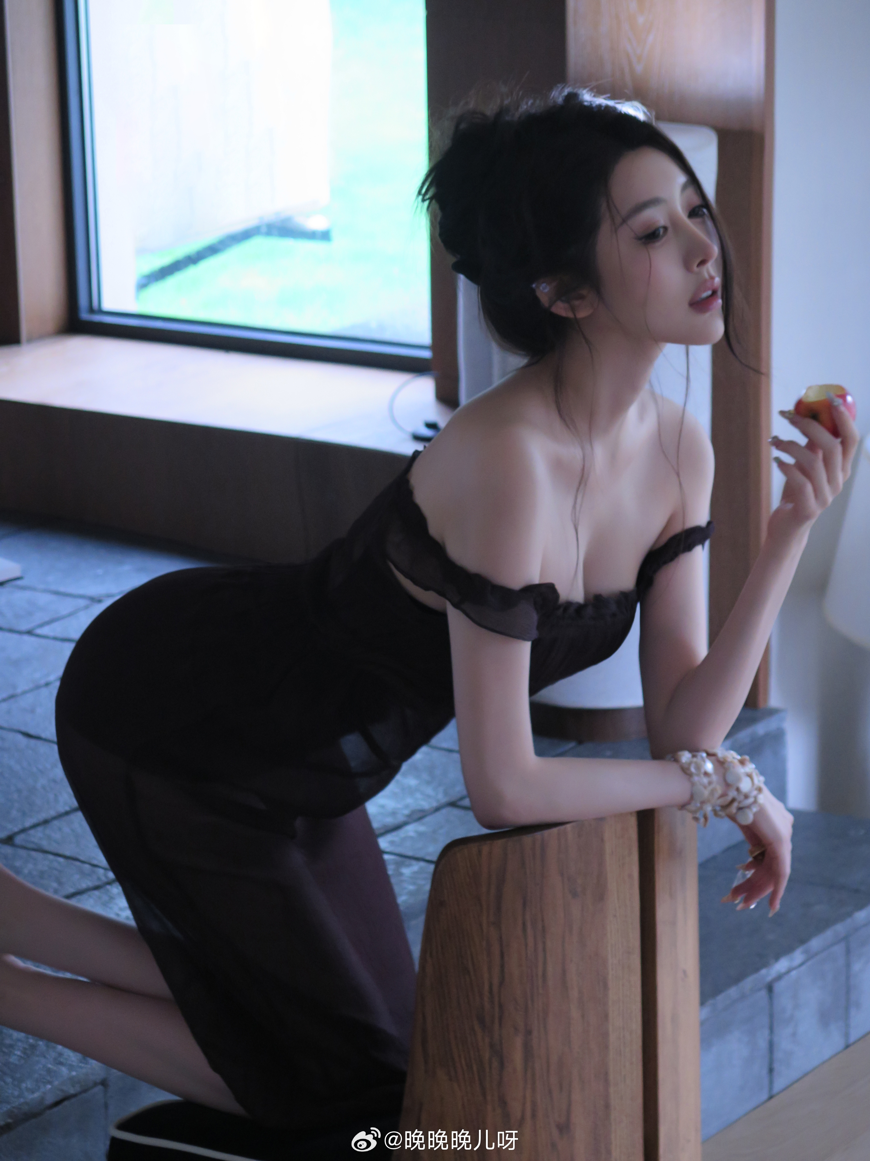 浪漫会溺毙在春天，而你救我于浅夏磅礴. ​​​