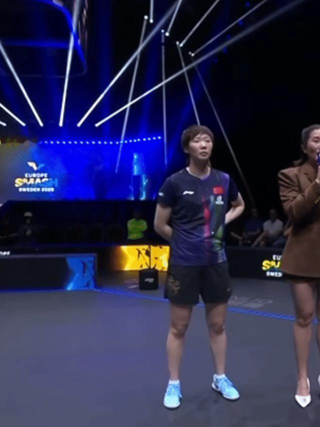 为观众们悄悄送上飞吻 