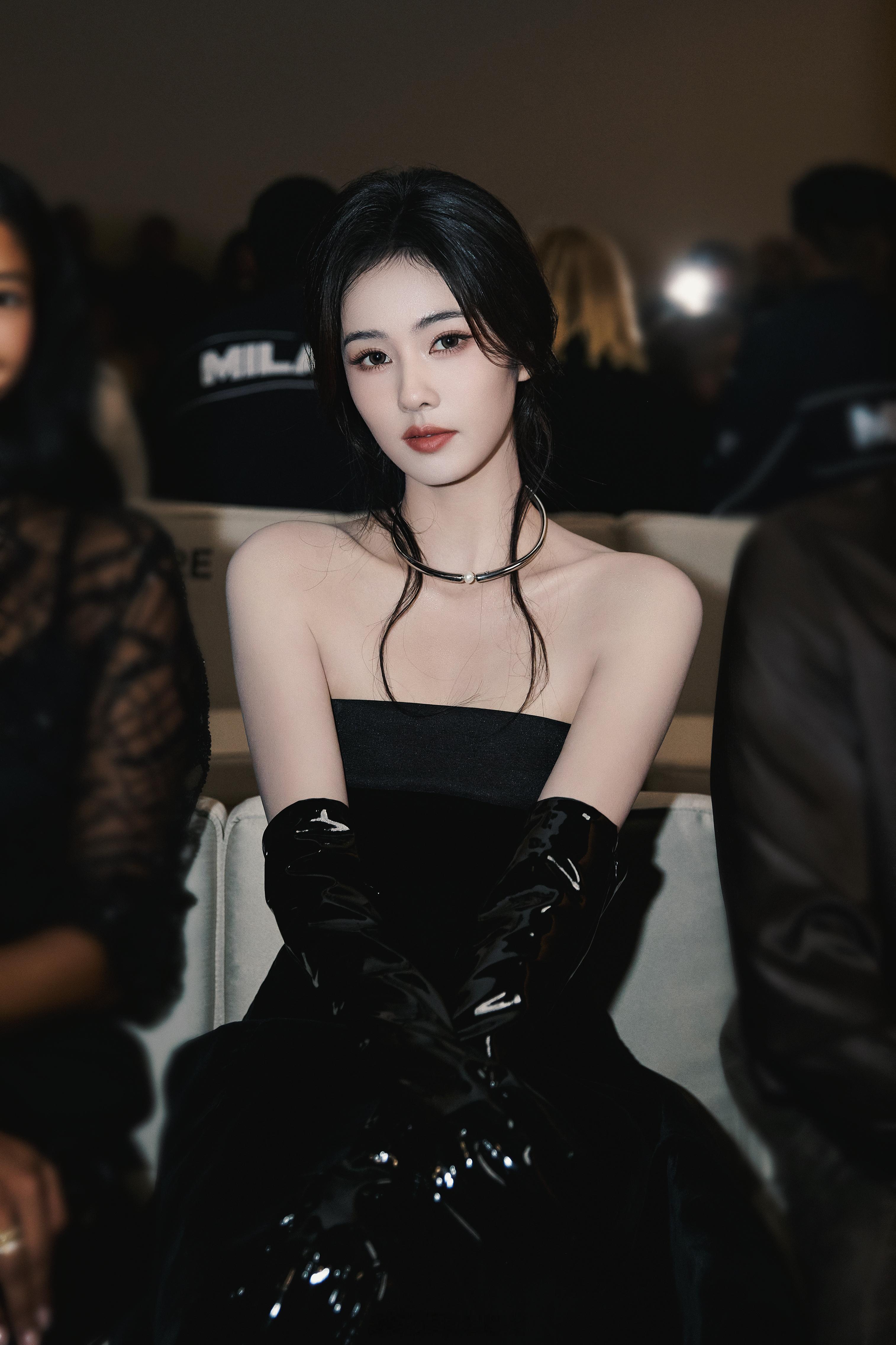 目前听说不是这部！先来期待白鹿新剧《唐宫奇案》和《莫离》吧！[不愧是你]野火月亮