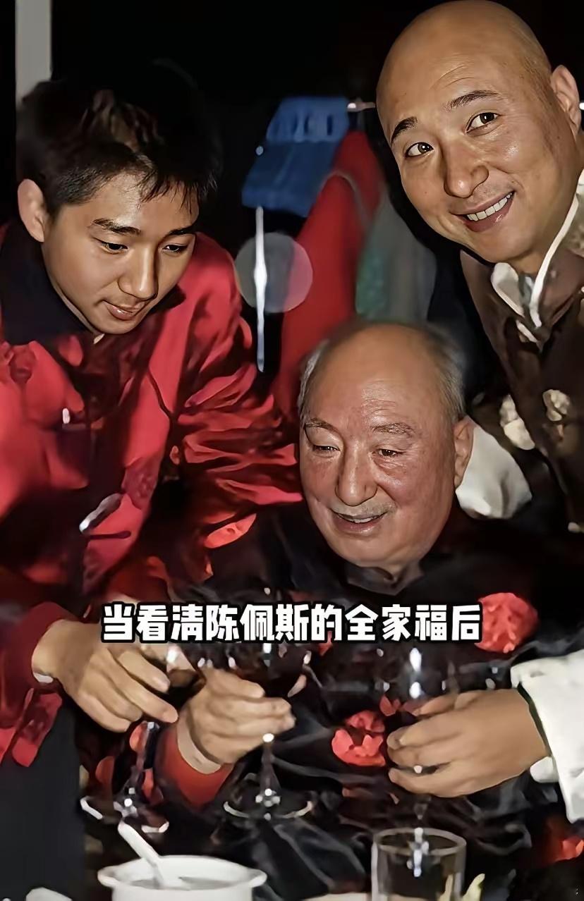你知道陈佩斯为了改变家族基因有多拼吗？​​陈佩斯从小就和爸爸陈强长得很像，眼睛一