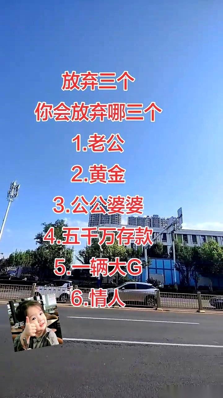 家宴上，油焖大虾刚端上来，一个远房亲戚突然夹着菜，笑呵呵地冲我开了口。
“来，考