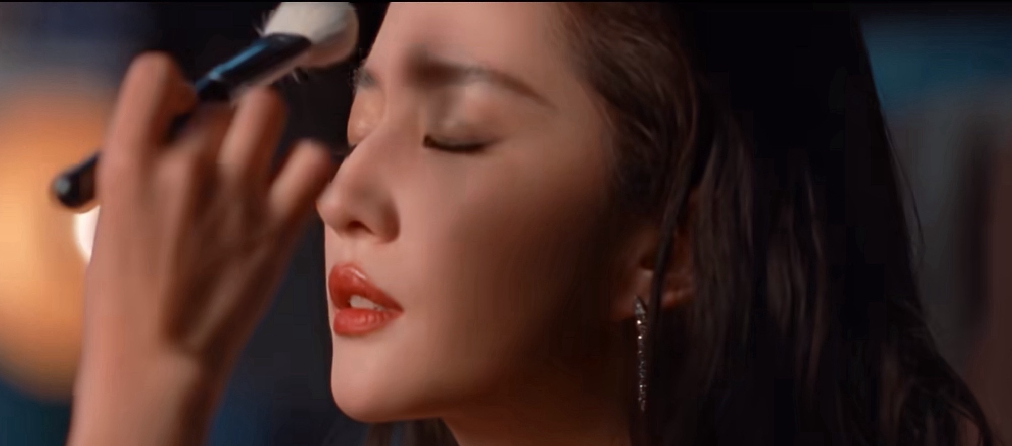 刘亦菲车内化妆刘亦菲的每条路都是自己走 怎么美成这样啊 