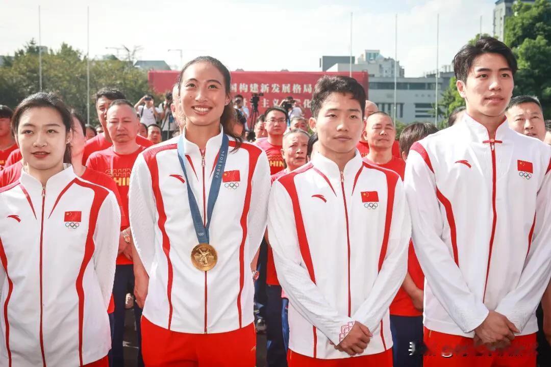 今天湖北表彰奥运健儿，郑钦文，孙佳俊陆地运动和水上运动的区别就来了[捂脸]

作