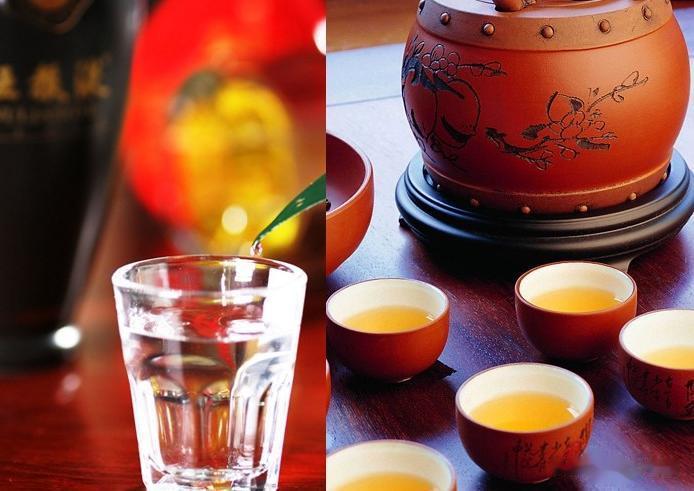 相對于酒，我更喜欢喝茶。
因为酒不仅仅是酒，茶多半只是茶。
酒里是人情，是规则；