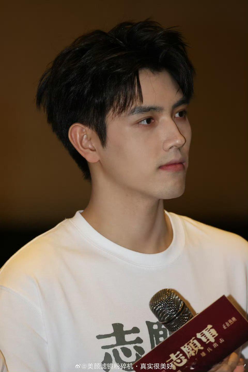 陈飞宇王星越  陈飞宇 王星越美颜滤镜官方生图品鉴，来看看哪位是00生撕漫脸？