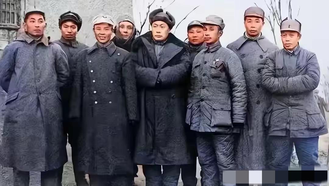 我敢打赌！能看出三个，绝对是个熟知近代史的高手。[赞]