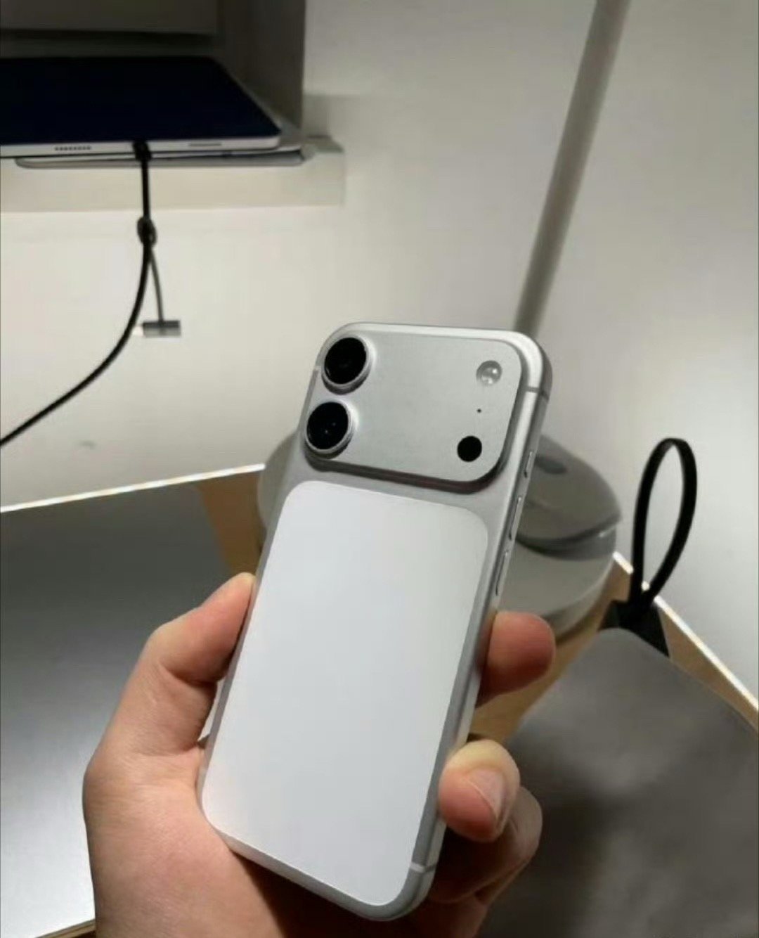 怎么感觉更好看了iPhone18标准版神似17Pro