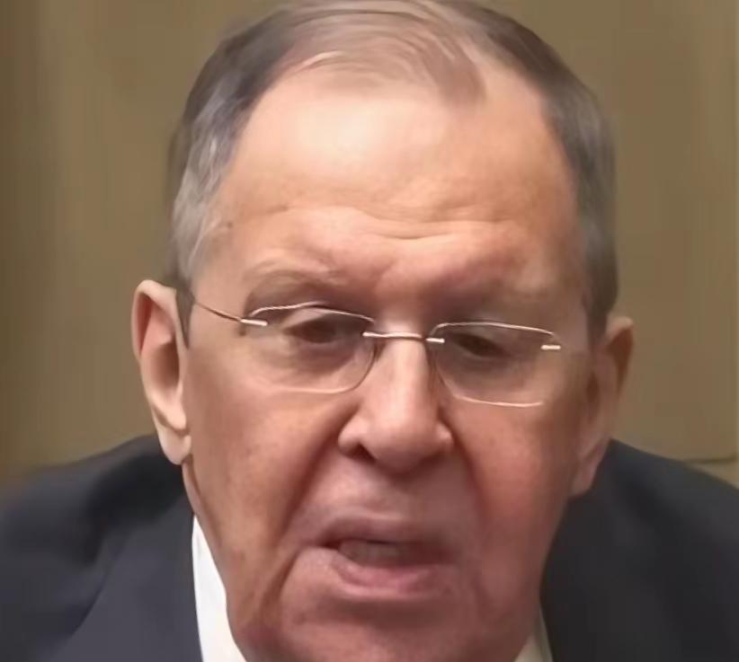 俄罗斯外长拉夫罗夫表示，去年俄美高层在阿拉斯加达成的“安克雷奇方案”是美方提出来