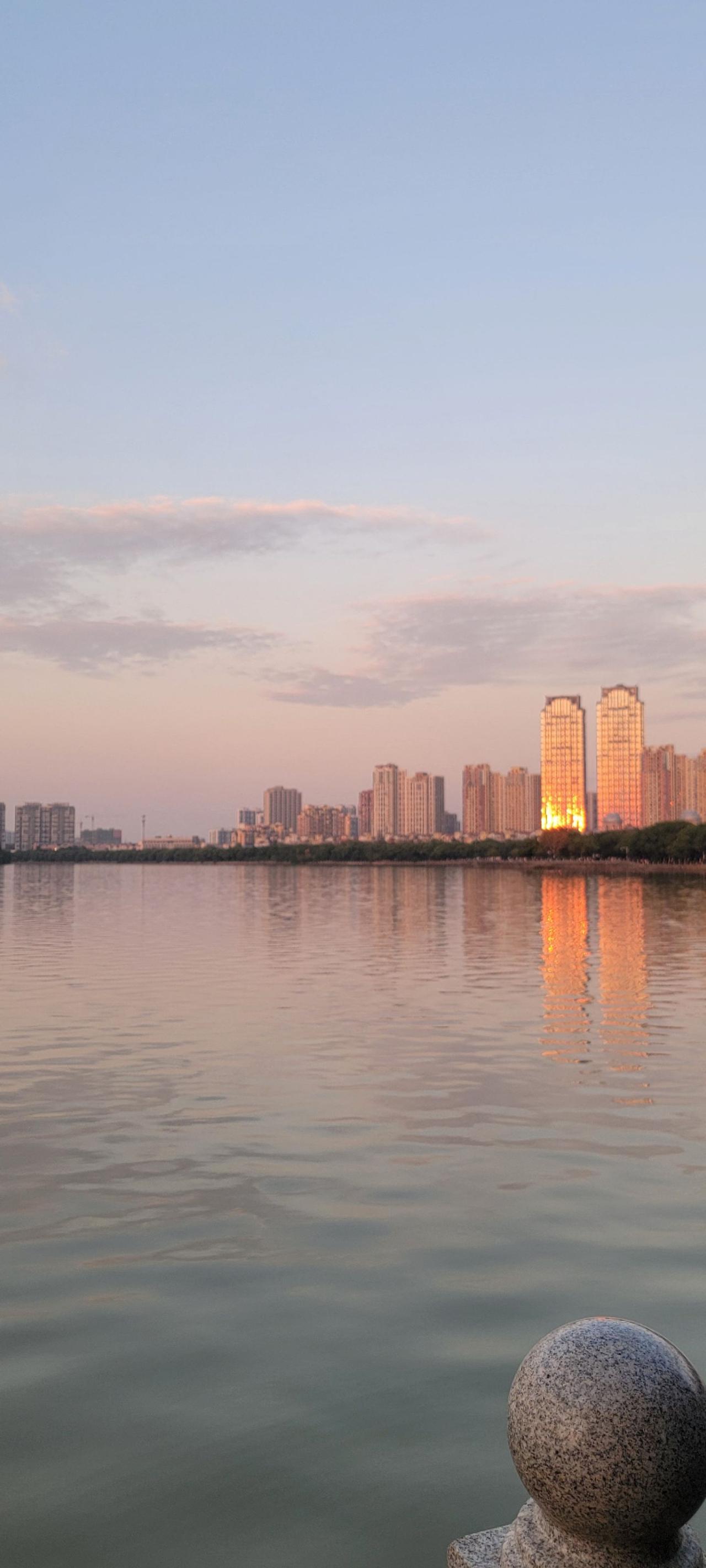 黄昏。我在人间贩卖黄昏