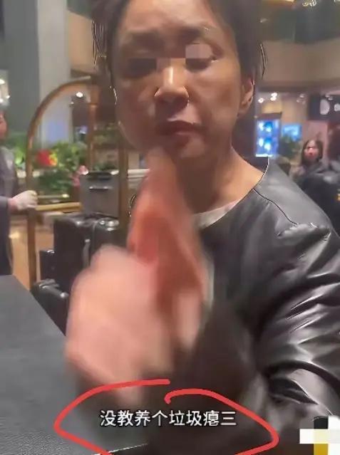 “丢上海人的脸了！”上海，一位妈妈带女儿住酒店时，到5楼健身房锻炼，中途轻声喊了