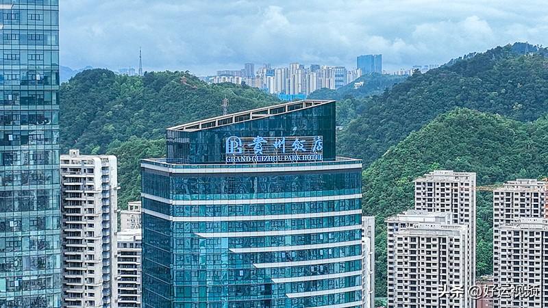 夏日生活打卡季 夏日热得像着了火，我朋友推荐了个避暑好地——贵州织金饭店。我们这