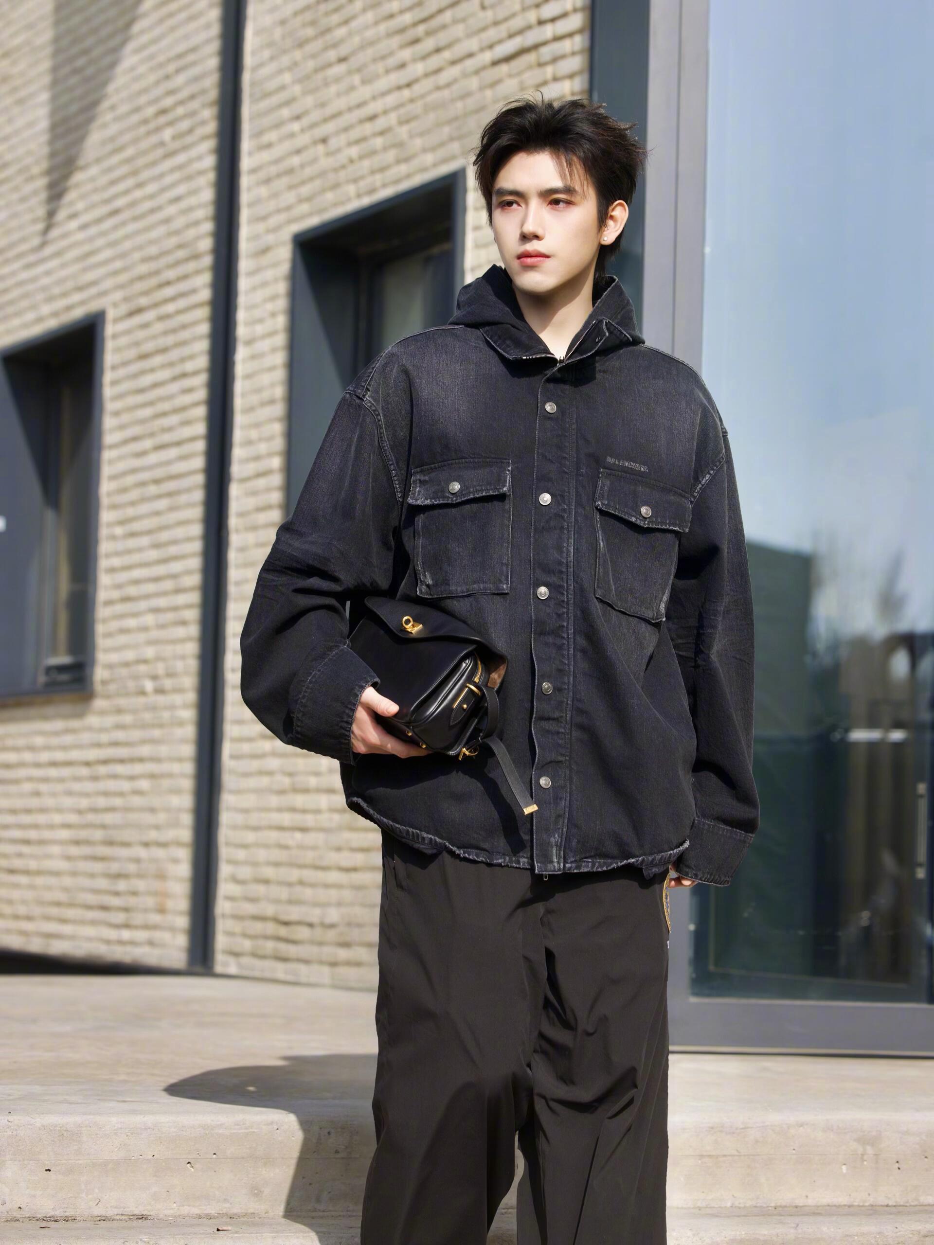 陈飞宇出镜Balenciaga最新宣传大片，以品牌挚友身份演绎Le 7手袋。画面