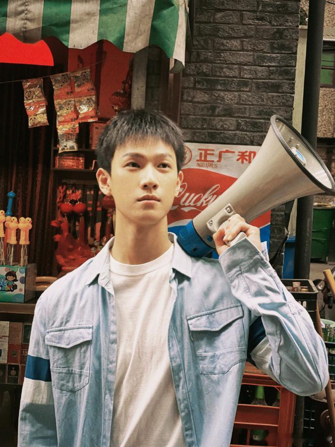 李昀锐谈肖涵  李昀锐肖涵靠近他明白他成为他 李昀锐谈肖涵，让我们看到了一个独特