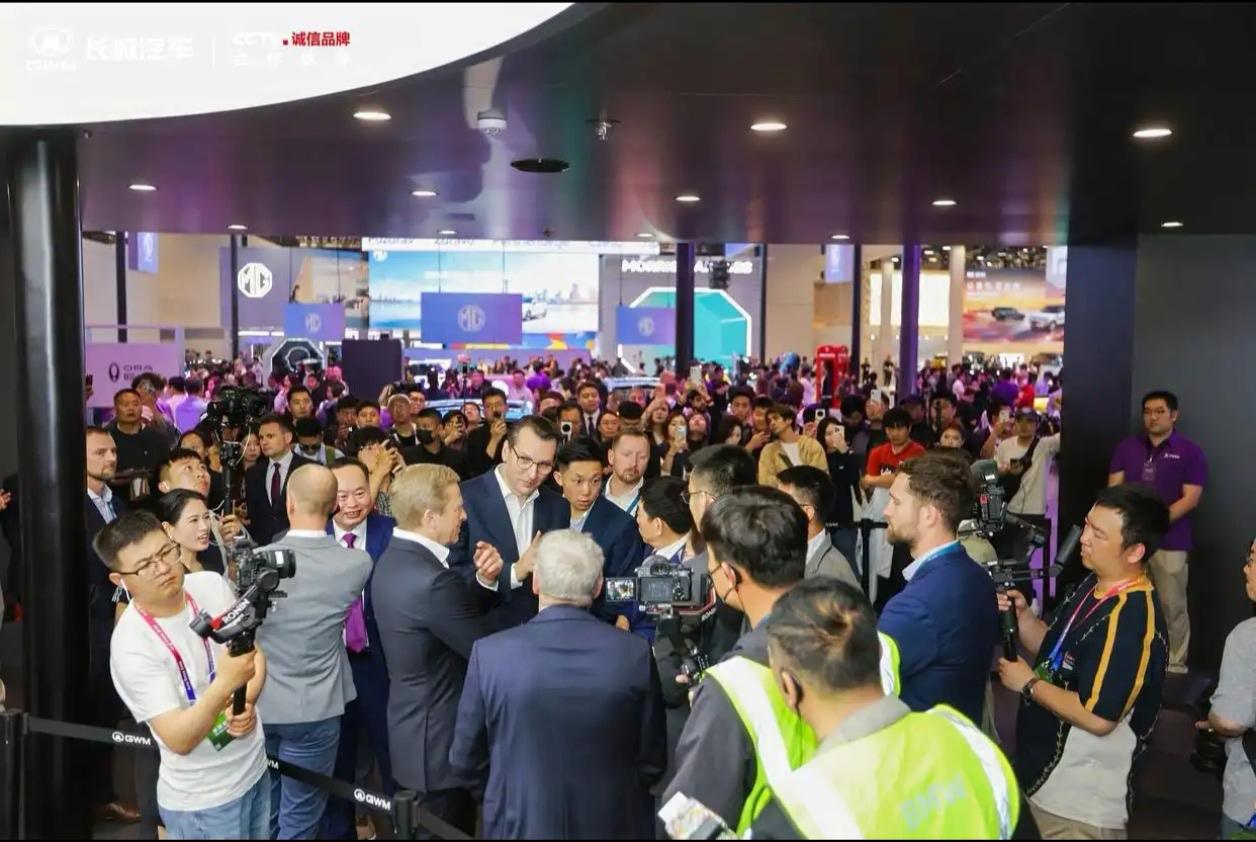 从“秀场”到“战场”：中国汽车如何用一场车展改写全球格局？外国人：真香！

如果