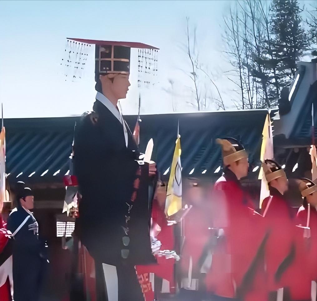 编剧只是实事求是还原历史，小韩一下子就破防了

IU和边佑锡一部新剧，本来剧组还