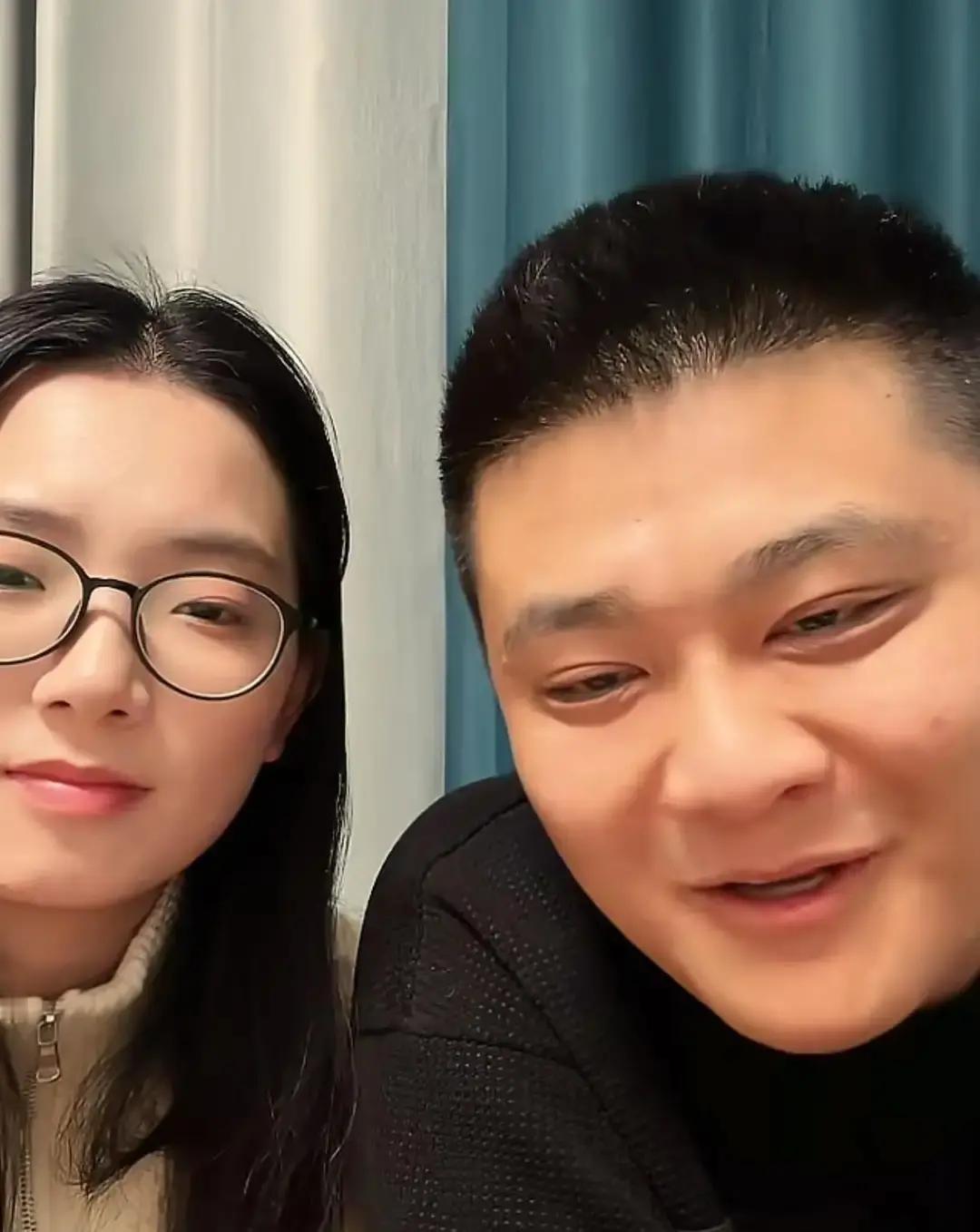 朱进直播说自己被养父母逼着写了十五万借条，转头又找亲妈要情感赔偿，我听完直接皱眉