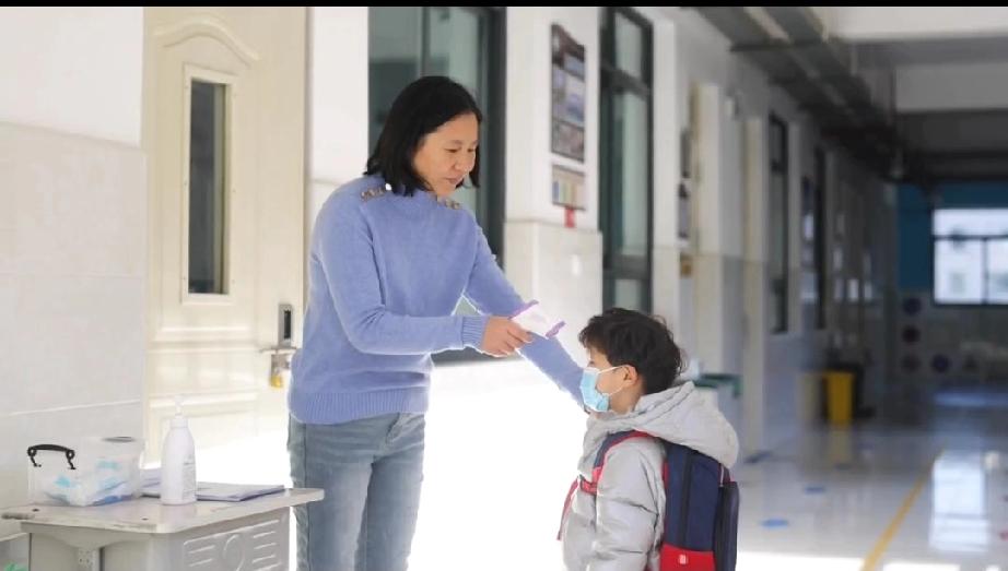 陕西铜川一老师竟在微信群公开希望学生“全都甲流”？这究竟是口误还是另有隐情？
据