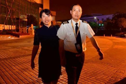 2018年，英雄机长刘传健救下一飞机人的性命，被奖励500万，可他的妻子却没有多