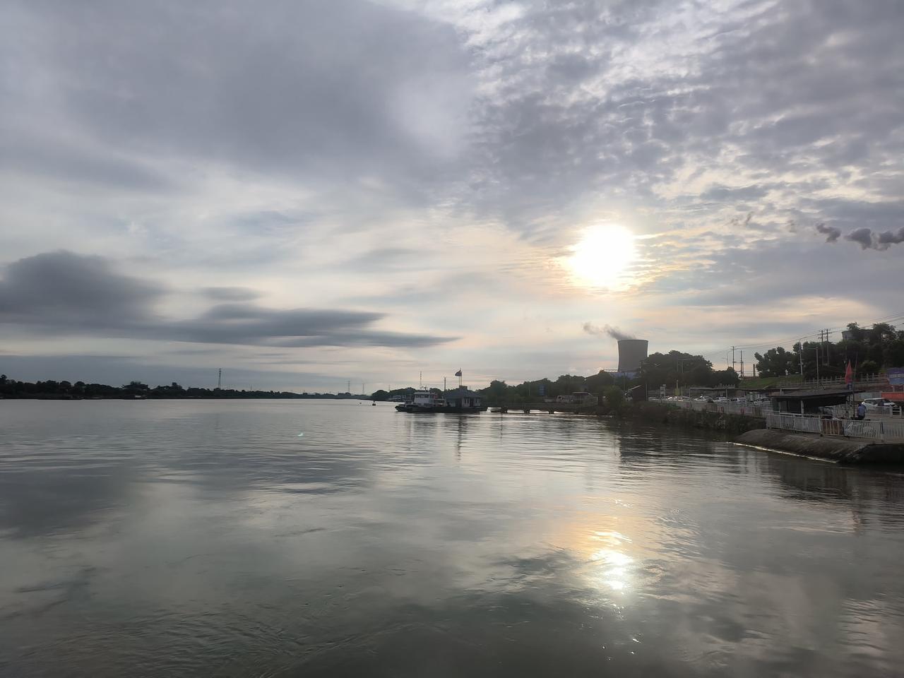 美丽的淮河，不同的季节，景色各异，上田家庵大坝，面对淮河，咋看都美！