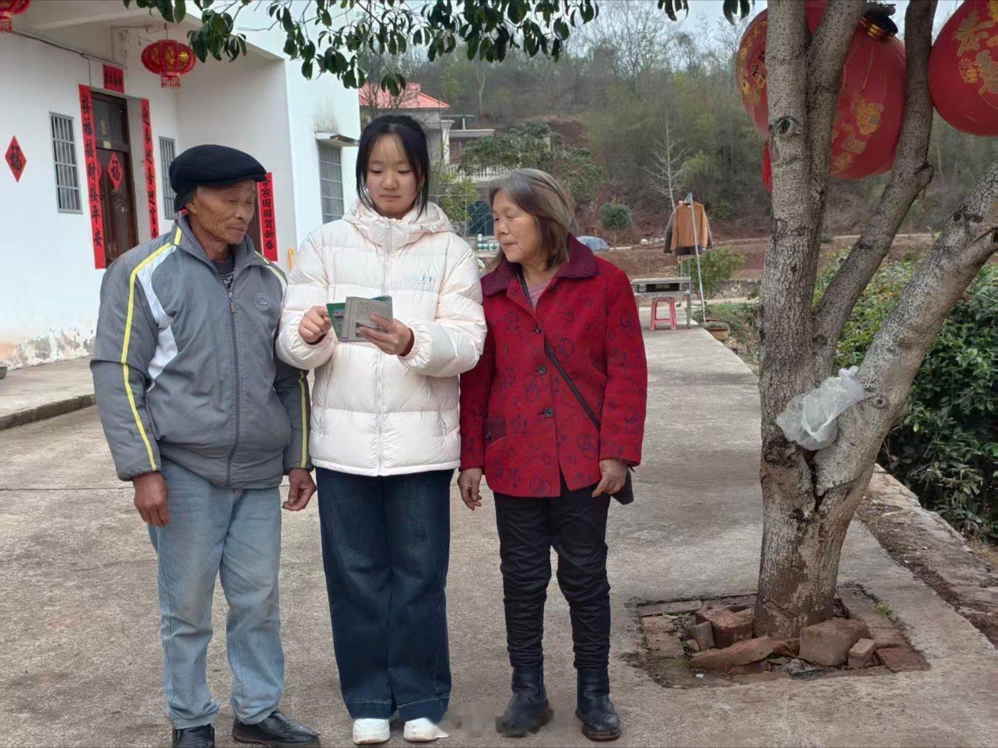 【童心护绿意，环保向未来】2026年1月17日，曲阜师范大学教育学院“小手牵绿意