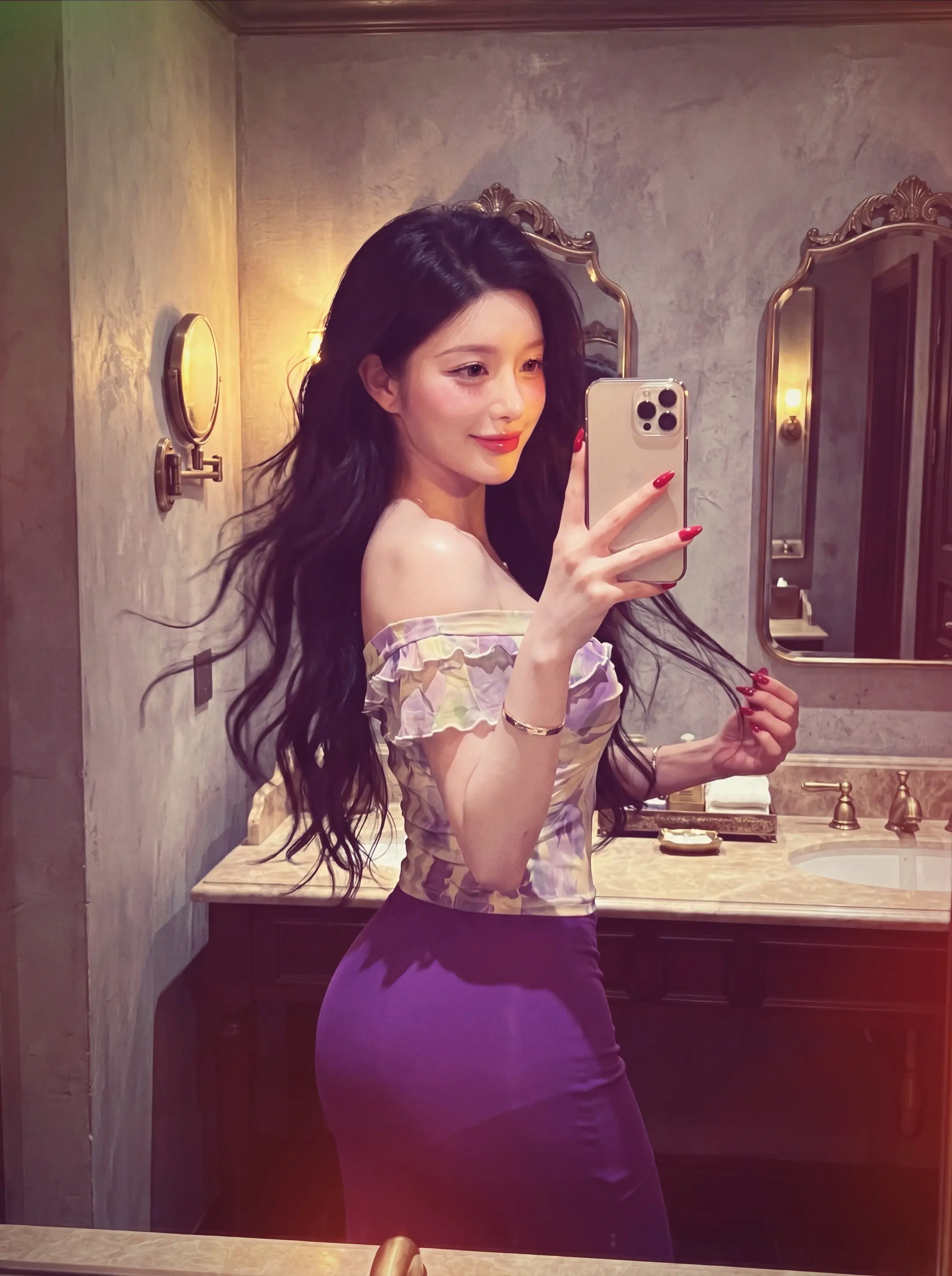 或許我們是上個世紀的戀人，趕上了月光，卻沒趕上歸途。