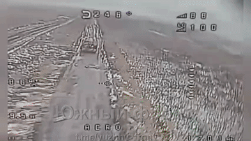 顿涅茨克北部，南部集群的飞手发现一辆乌克兰武装部队的一辆T-72型坦克，在泥泞的