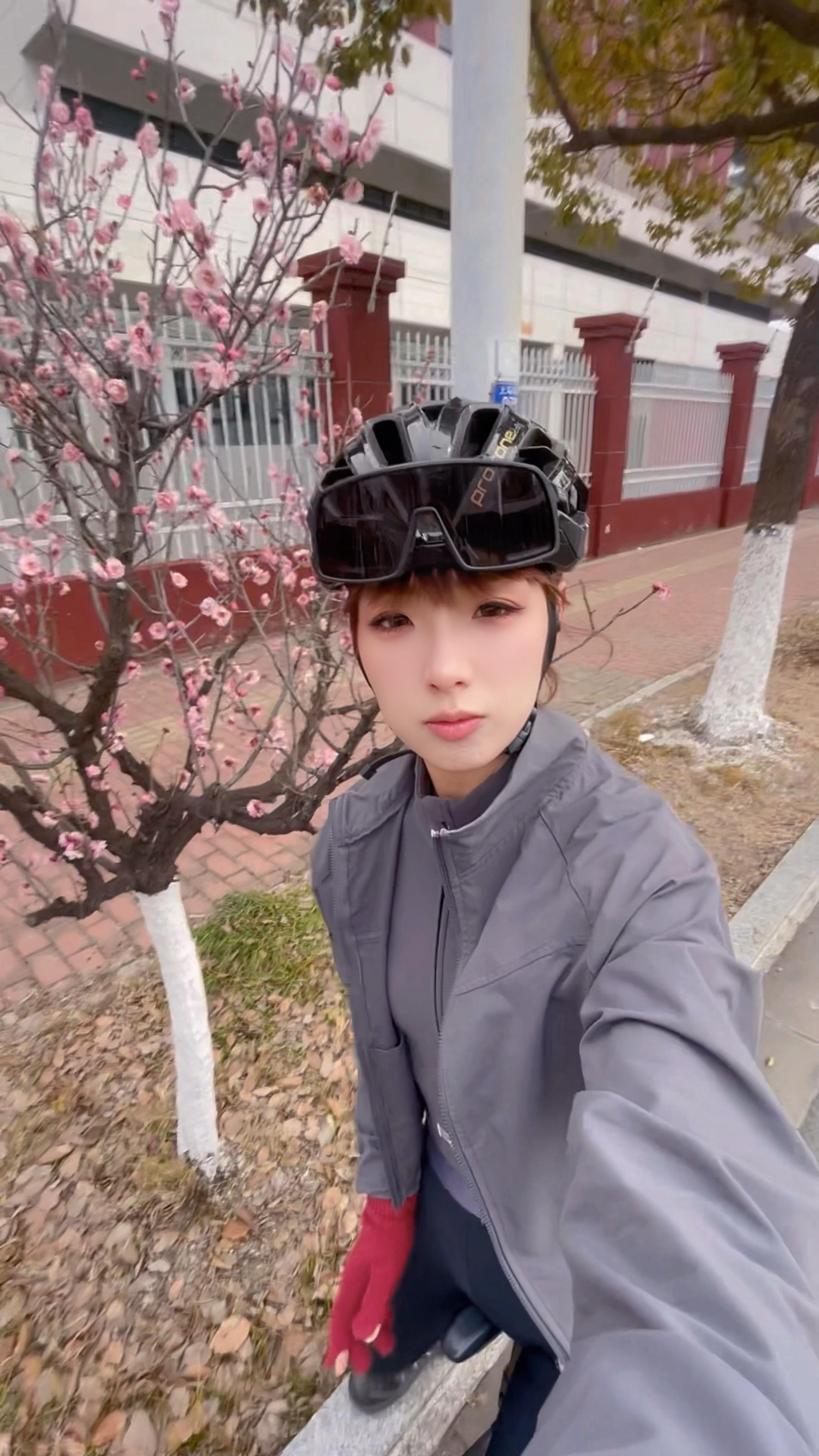 花都开好了，你为什么还不出来骑车？