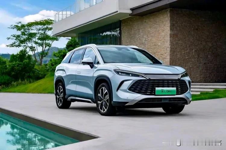 #头号新车#
比亚迪宋作为一款国产SUV，其性价比表现出色。它搭载了动力强劲的发